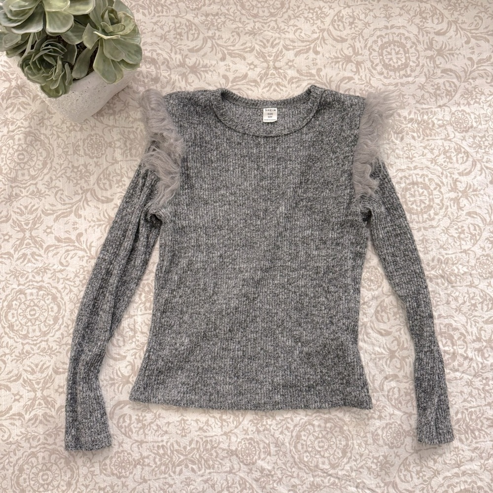 Girls Gray long sleeve top with Fur should detail size 9